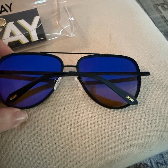 Quay - All In Extra Large Sunglasses - Black / Black Gold - Picture 6 of 8